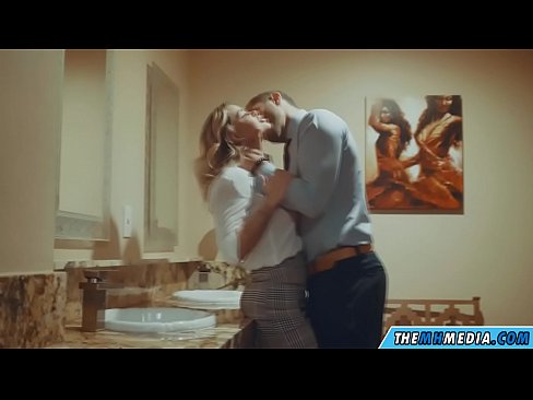❤️ Nalika pirang busty seduces anjeun dina restroom umum pelacur dina pornosu.image-kassir.ru ❌